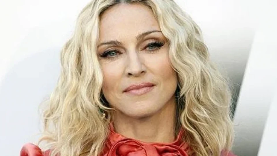Мадона по гащи – забрави си полата СНИМКА 18+