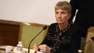 Скандална зам.-министърка на спорта напълни ММС с хора на Корнелия Нинова