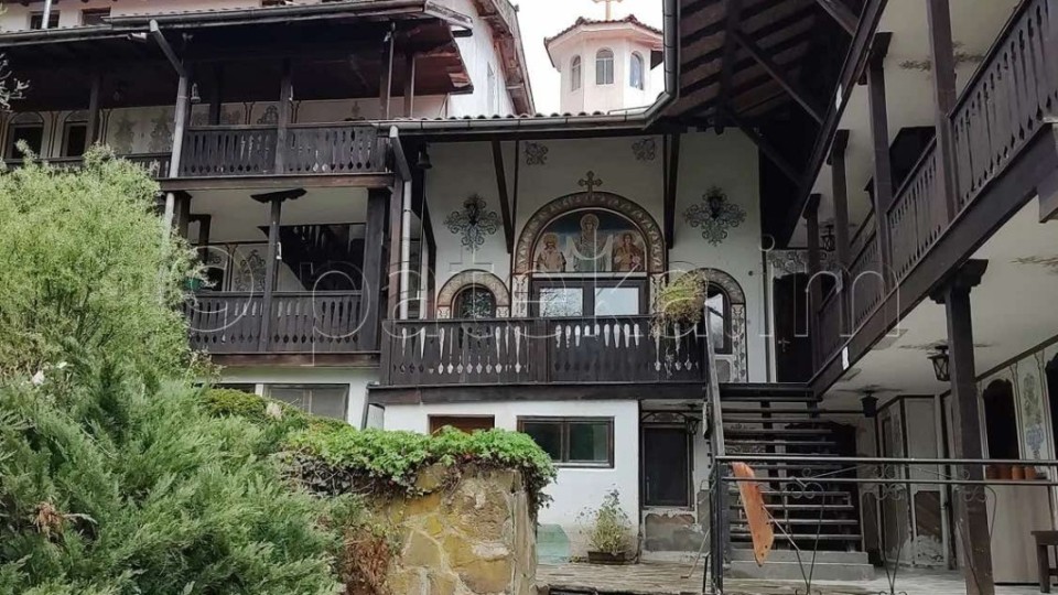 Богоугодно дело! Дарителска кампания помага на Чекотинския манастир "Св. Архангел Михаил" да изгради подход за инвалиди