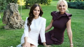 Лепа Брена се разлака пред 25 000 души