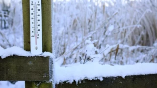 Плашеща аномалия в части на страната! Температурата пада с над 25 градуса за часове!