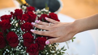 Диамантен пръстен и предложение за брак през февруари!(Кои две зодии минават под венчило)