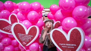 DARA посрещна св. Валентин със стотици фенове в София