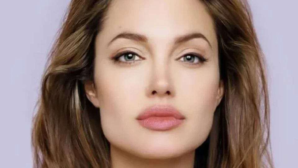 Като две капки вода: Ето я двойничката на Анджелина Джоли