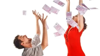 От средата на май: Късмет и пари за пет зодии вещаят звездите