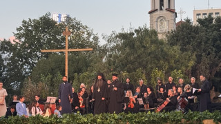 ЗА СЛАВА БОЖИЯ! “Нашият дом е България” и арх. Пламен Мирянов прославиха Светия Кръст със спектакъла “ЖИВОТВОРЕНИЕ”