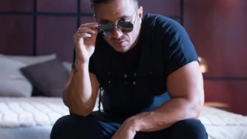 Коцето изрева, че едва успява да балансира между бизнес и семейство