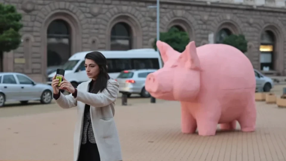 Издигнаха паметник на Асен Василев в центъра на София