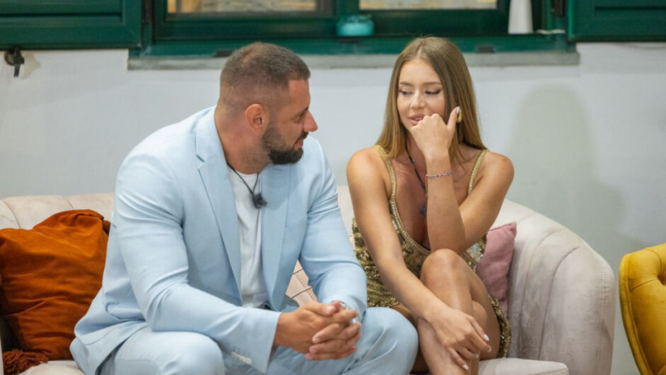 Сензация! Краси Тъпото пак върти бройки! Киара се натиска с млад мъж по дискотеките!