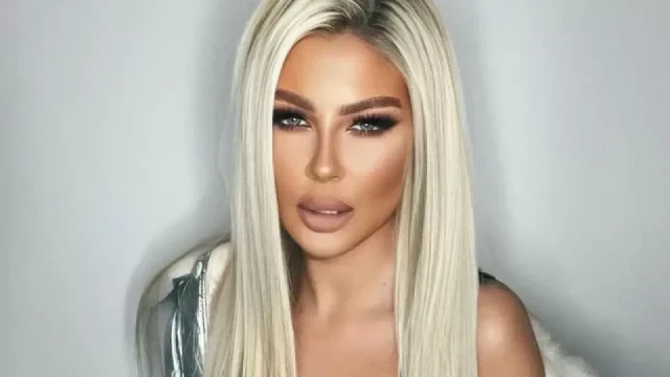 Лъсна мръсната схема на чалга изпълнителката Андреа