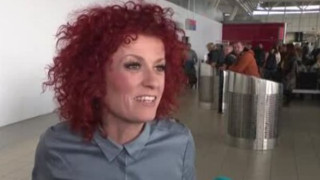 Китаристка на Роби Уилямс е новата любов на Люси Дяковска (ФОТО)