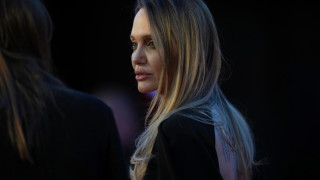 Анджелина Джоли разкри за първи път белезите си от двойната мастектомия, на която се подложи преди години