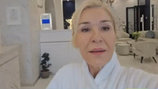 Гала излезе в принудителна ваканция