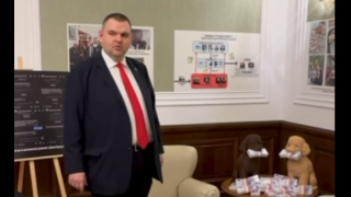 Делян Пеевски, лидер на ДПС и ПГ на ДПС-НОВО НАЧАЛО откри новата експозиция на Музея на Сглобката