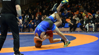 Скандал на държавното първенство по борба - съдийка заби юмрук на състезател