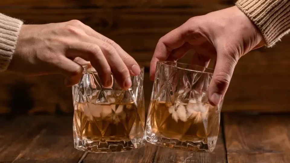 Тези зодии много обичат чашката! Могат да пият дълго и продължително