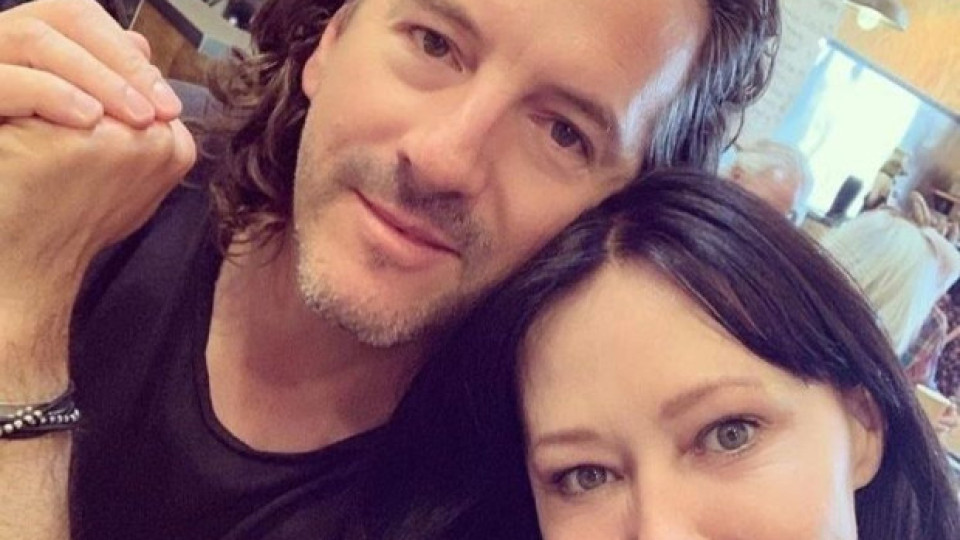 Хитрец или вдовец: Бившият мъж на екранната Бренда Уолш обяви споразумението за развод за невалидно