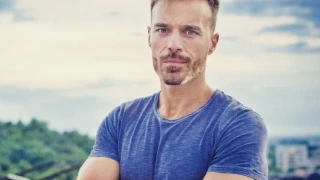 Истината за болестта: Ники Илиев не е умиращ, просто има петна по ръцете