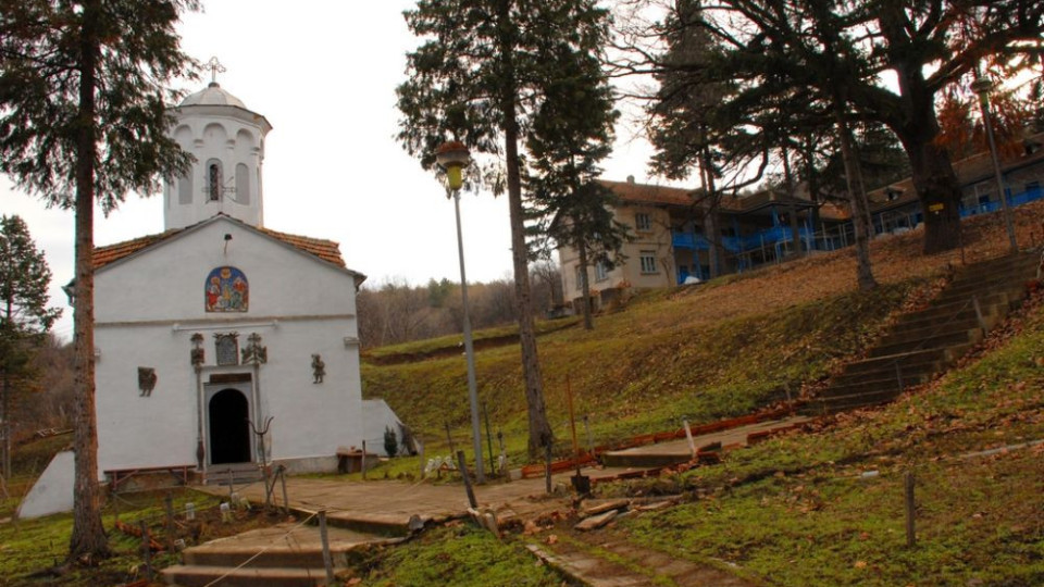 В този манастир чудесата не спират! Водата лекува дори отписани от докторите