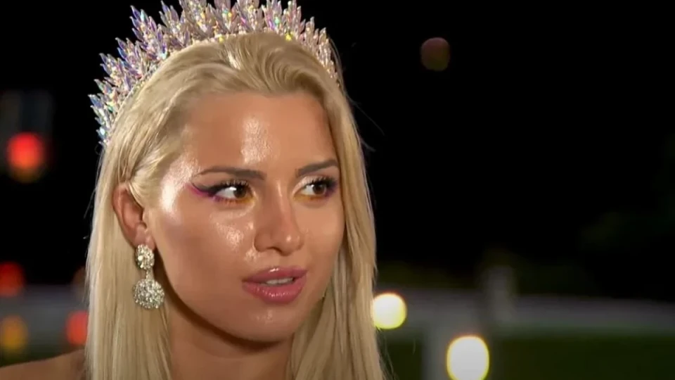 Теа от „Ергенът“ лъсна по анатомия в нета (Скандални снимки)