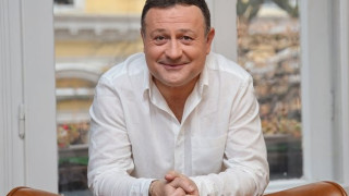 Страх от инсулт и пълна аптечка: Зрителите се смеят, но Димитър Рачков трепери за живота си