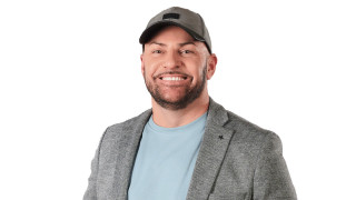 От строежа до сцената: Участник в „Капките“ носил тухли за 50 лева като дете