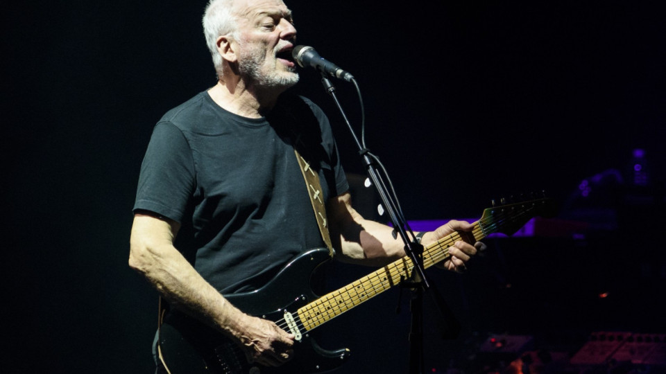 От уличен музикант се превръща в един от най-великите китаристи без нито един урок по китара