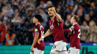 Уест Хам срещу Уулвс в битка на дъното с огромен залог