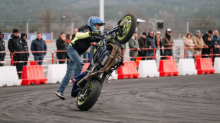 Български и чуждестранни мотористи в надпревара за най-доброто време в първия мото Track Weekend край Самоков