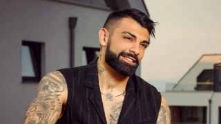 Шест години след пробива: Меди напълни „Арена Армеец“ и превзе журито на „Гласът на България“