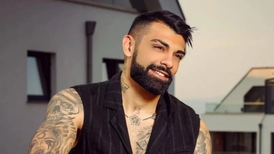 Шест години след пробива: Меди напълни „Арена Армеец“ и превзе журито на „Гласът на България“