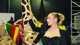 Кротката Симона Захариева: Вкъщи съм съвсем различна от разсъблечените клипове