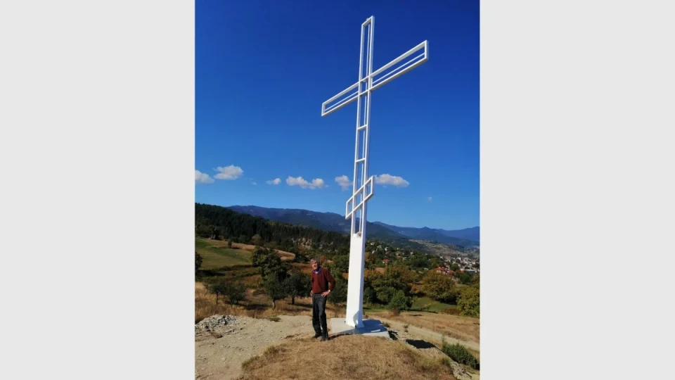 Няма друго такова родопско село! Със 37 параклиса и три християнски кръста