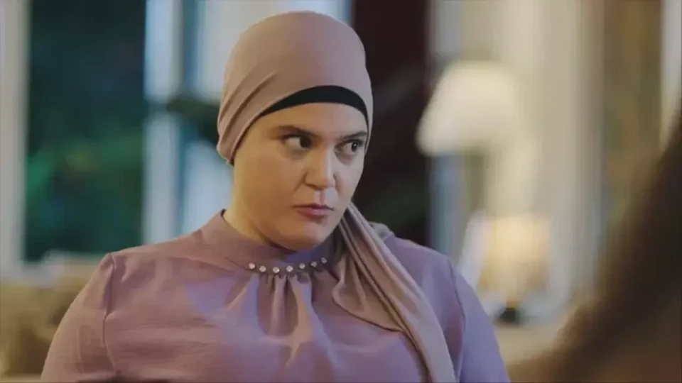Актрисата Фейза Дживелек подкара червен звяр за 170 хиляди евро (СНИМКИ)