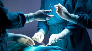 Пациент издъхна на операционната, след като хирург извади черния му дроб вместо далака