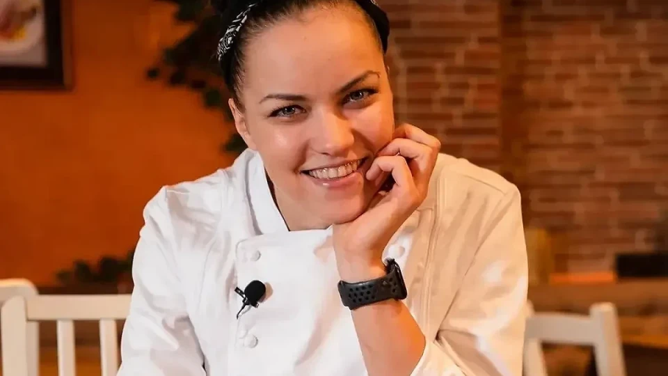 Светлана Илиева проплака от издевателствата на баба си в мръсната кухня