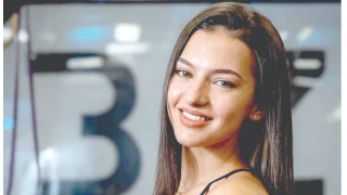 Симона Ръждавичка работи с прагов педагог заради ролята си на водеща